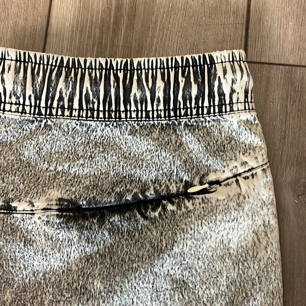 Pit Viper Large Acid Wash Denim Short - Picture 4 of 8